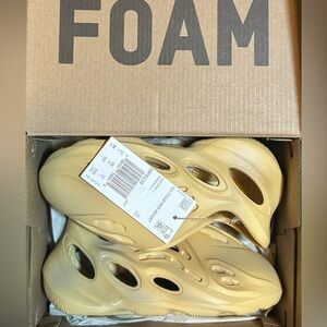 YZY Foam RNR Runner Infant HP5338 New In Box Size 9K Adidas Yeezy Desert Sand